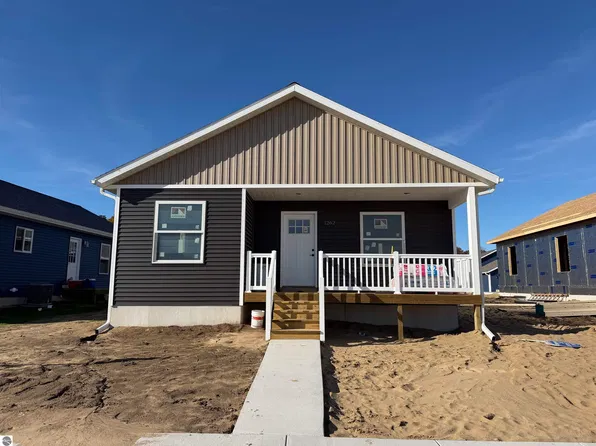 1262 Umber Dr, Traverse City, MI 49696