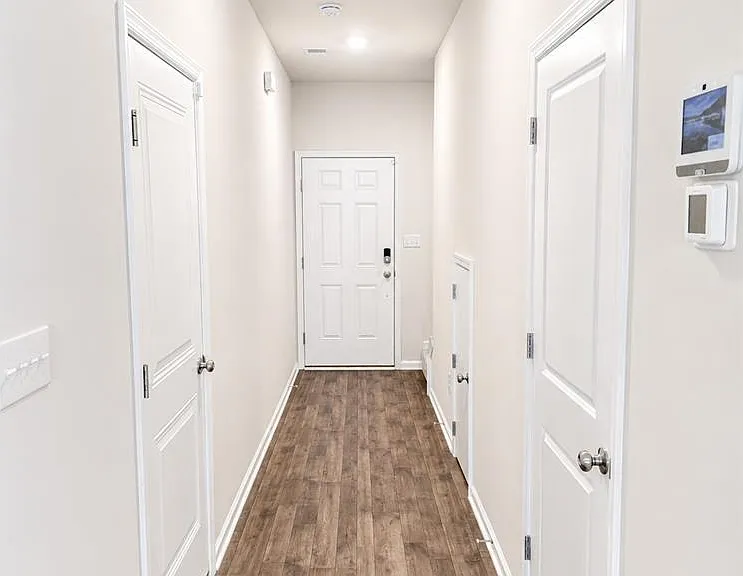 1143 Lova Ln — Photo 16