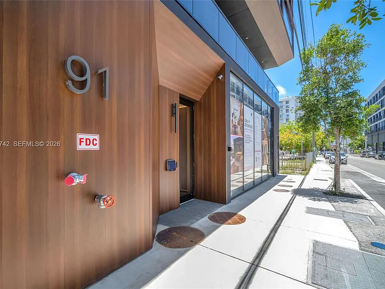 91 NW 27th St #201 — Photo 8