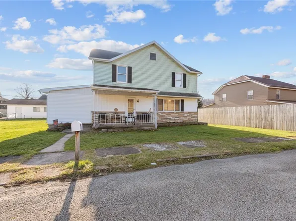 1023 W 3rd St, Grindstone, PA 15442