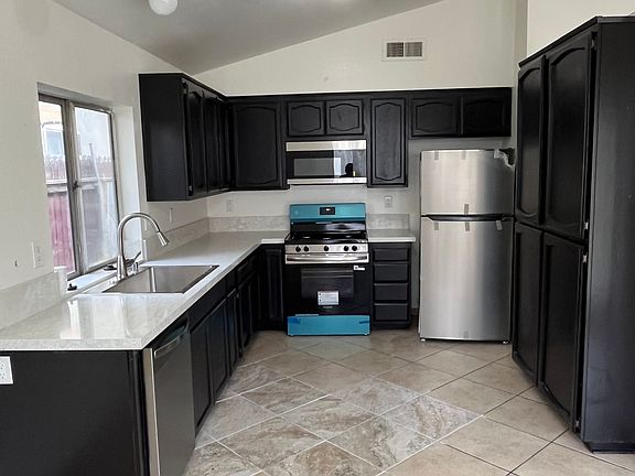 4th image of 24474 Katrina Ave