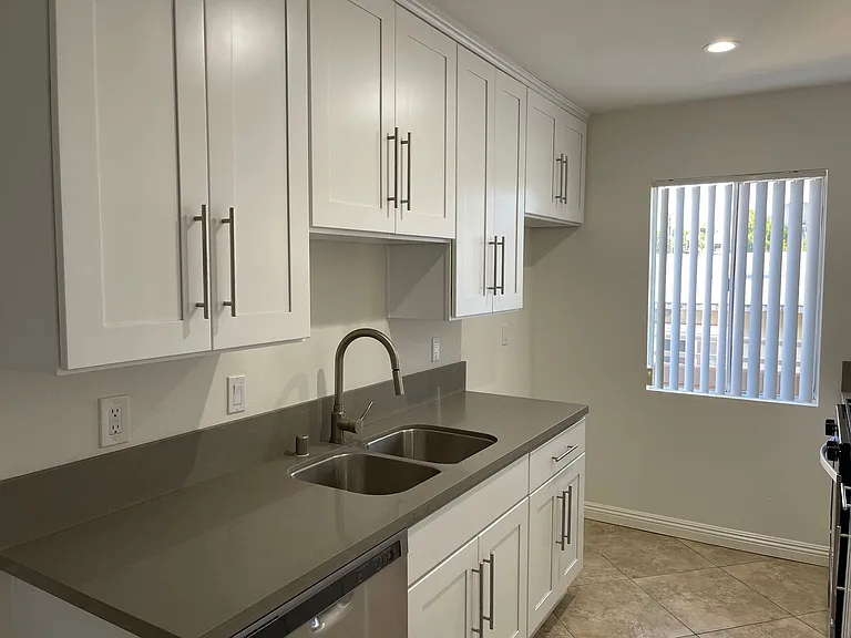 Bentley Apartments LLC — Photo 9
