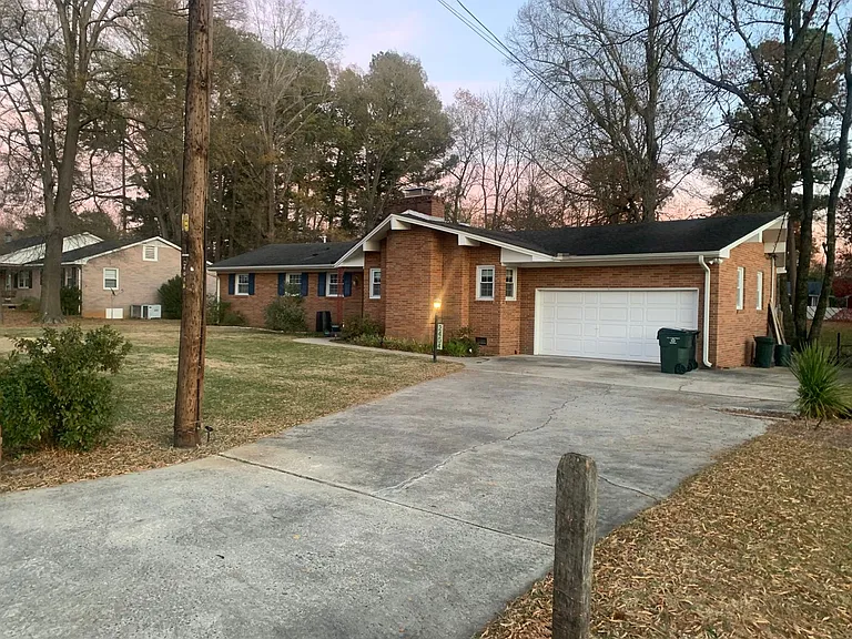 2404 Blanche Dr — Photo 2