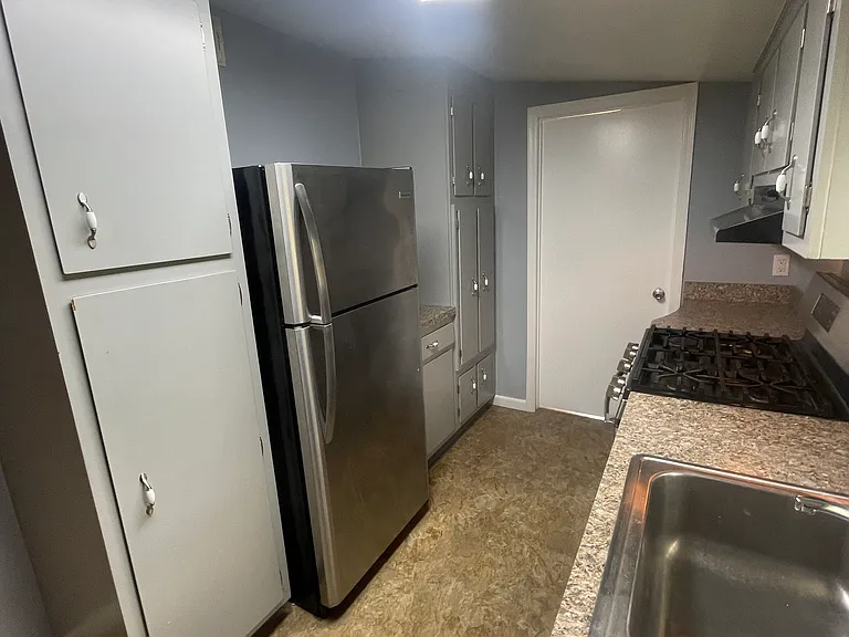 1033 Montgomery Ave — Photo 7