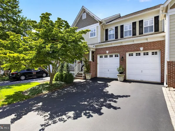 502 Titus Rd, Lambertville, NJ 08530