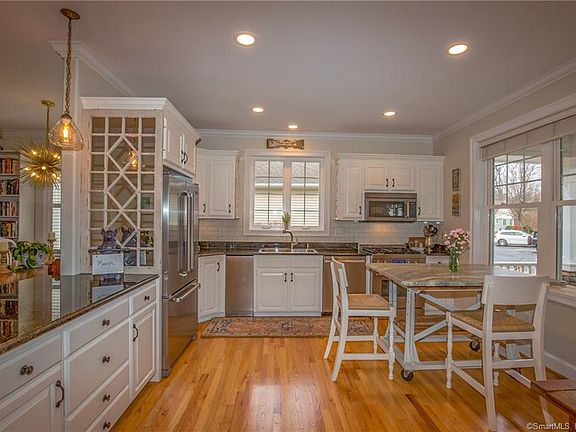 4th image of 15 Riverview Dr Unit 15