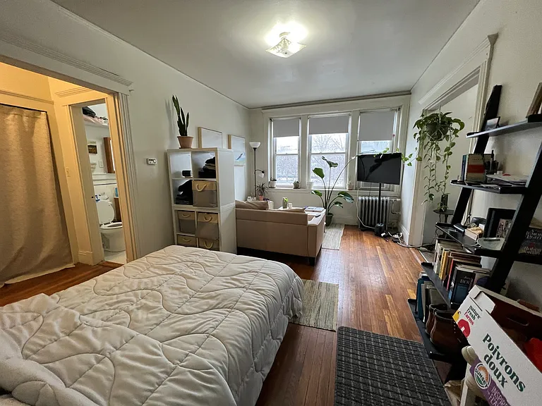 104 Queensberry St #10 — Photo 2