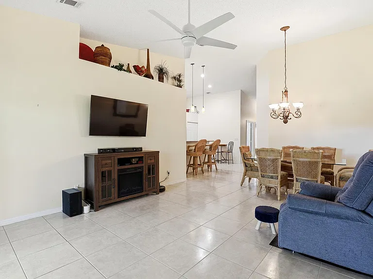 9363 Bridgeport Dr — Photo 45