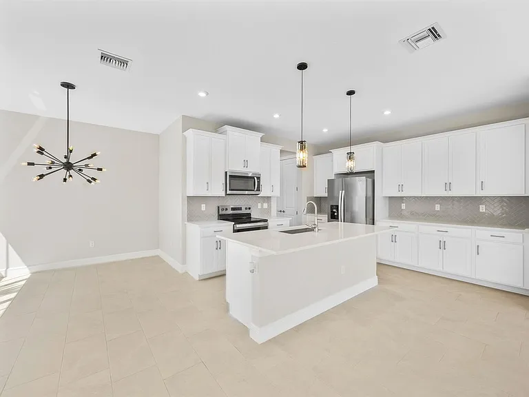 3552 NW Solange Ct — Photo 3