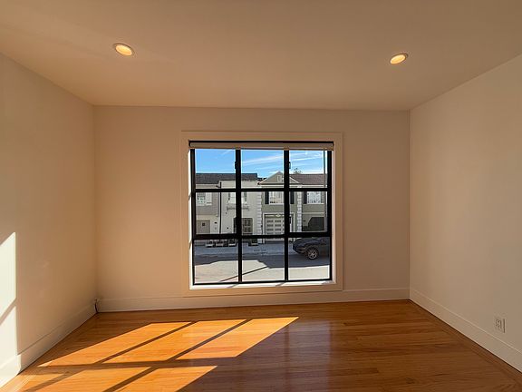 5th image of 415 Myra Way