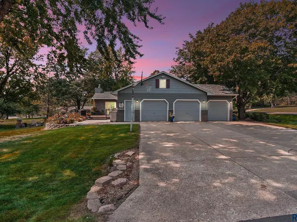 7305 E Pine Lake Dr, Sioux Falls, SD 57110