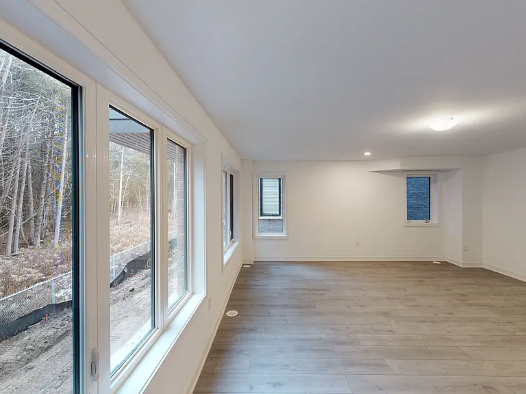 126 Blue Forest Cres — Photo 12