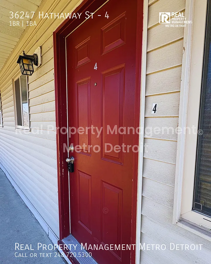 Building Photo - 36247 Hathaway St #4