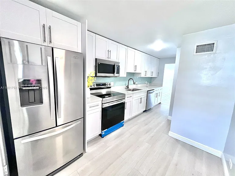 3660 NE 166th St #505 — Photo 5