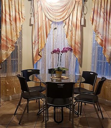 BREAKFAST NOOK