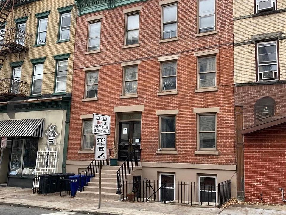 1st image of 215 Montgomery St APT 2