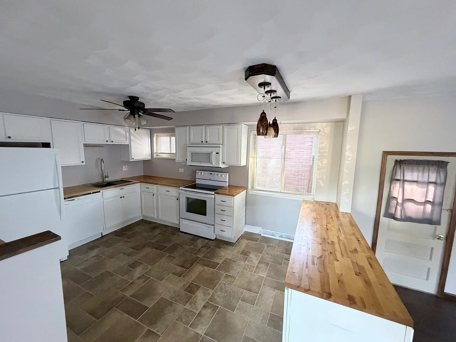 3 bed, 1269 sqft, $1,500 — Photo 4