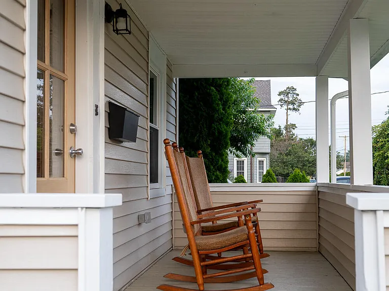 610 Ocean Rd — Photo 3