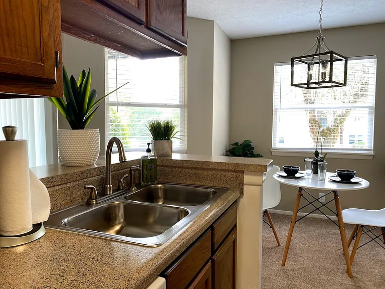 The Summit Apartments — Photo 36