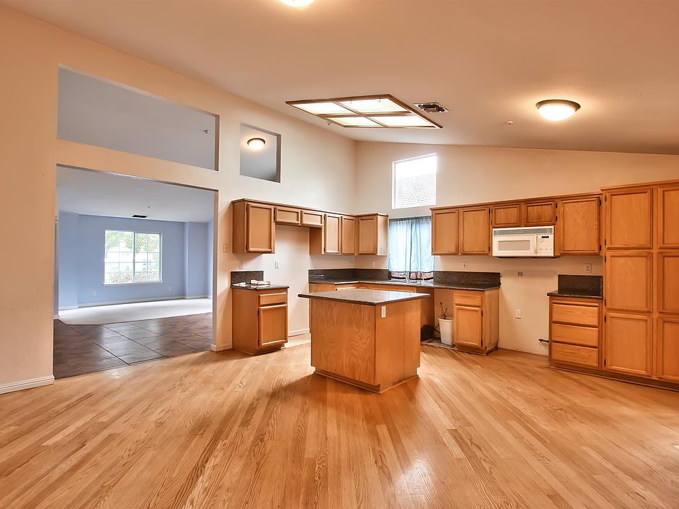 1st image of 904 Burns Way