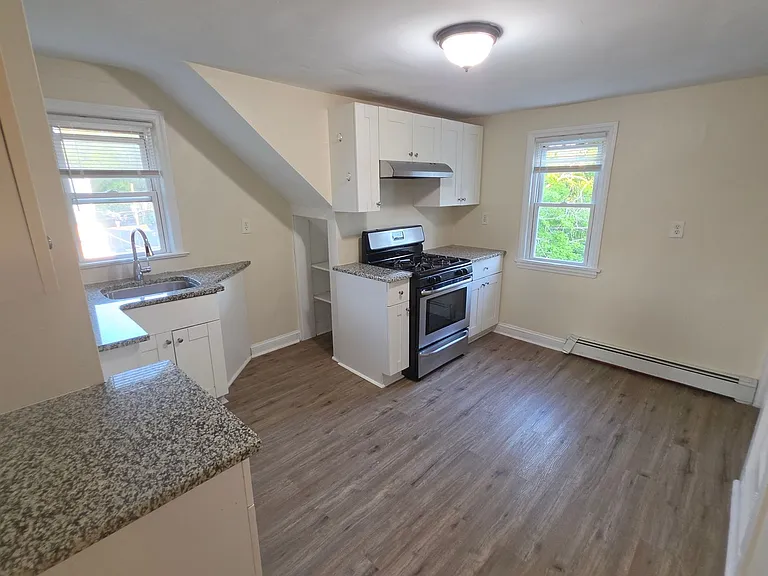 121VictorStfronthouse — Photo 16