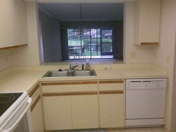 3rd image of 4422 Weybridge