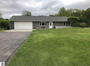 8319 Upton Dr, Shepherd, MI 48883