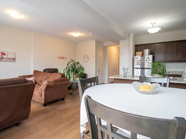 23 Manhattan Ct — Photo 6