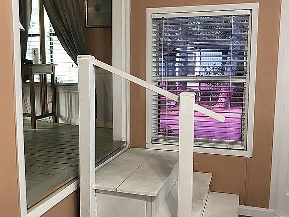 Foyer stairs to upper level 