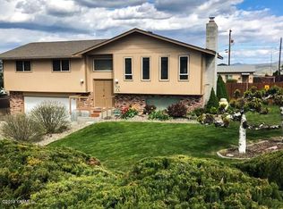 901 Goodlander Cir, Selah, WA 98942