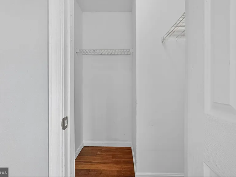 13810 Fareham Ln — Photo 15