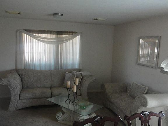 3rd image of 1403 W April Rain Ct