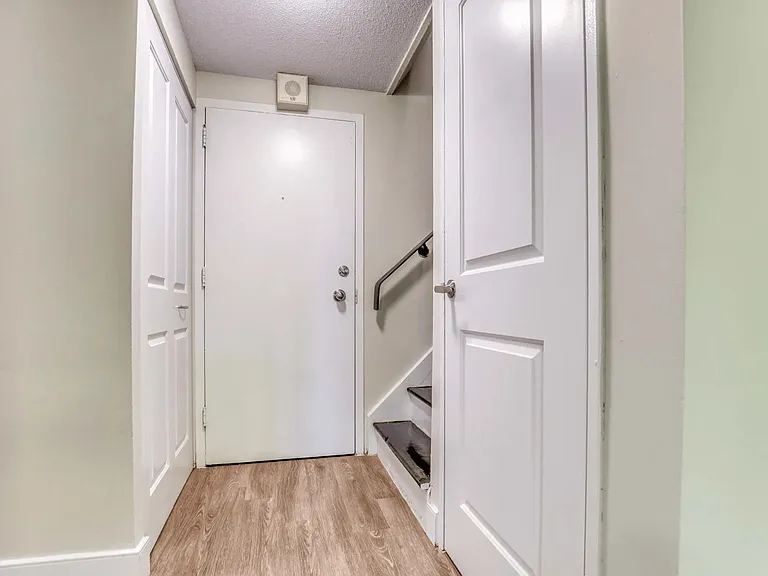 181 Queen Mary Rd — Photo 8