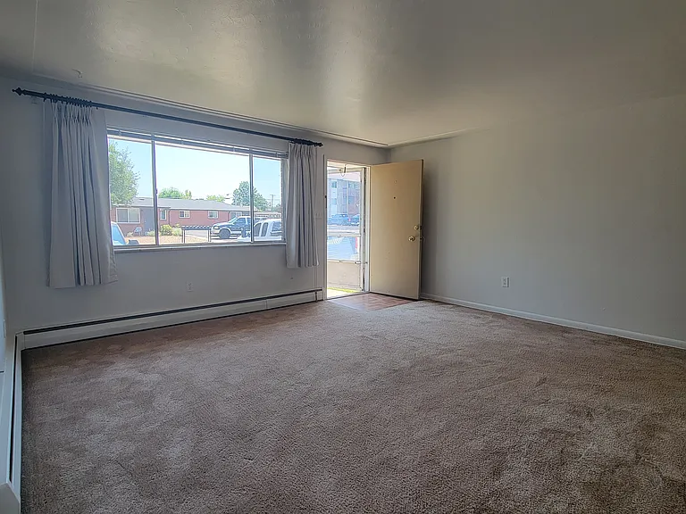 171 S Ingalls St — Photo 2