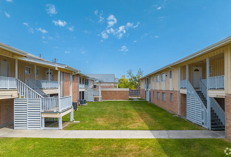 1604 W Cherry Ave