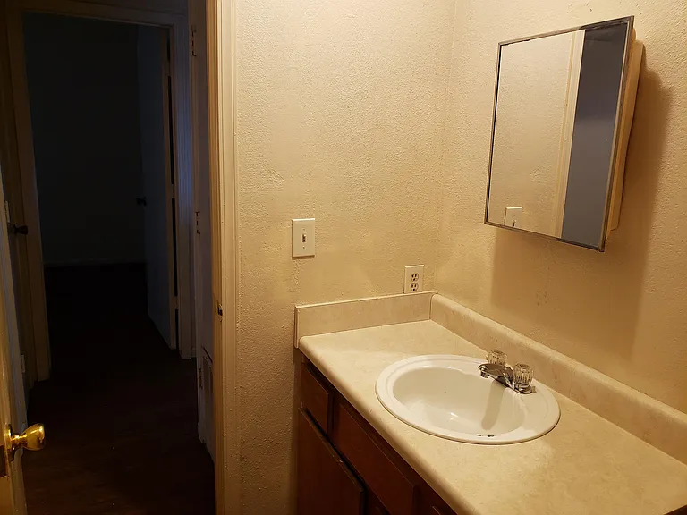 605 Morris St — Photo 4