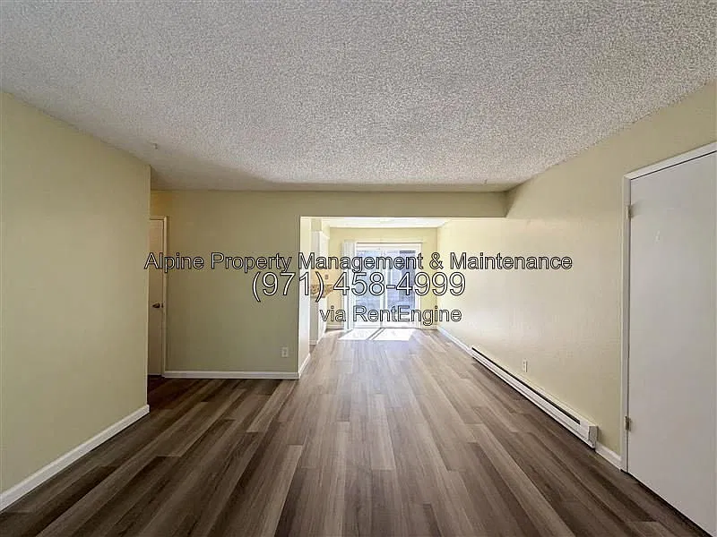 3 bed, 1.0 bath, 950 sqft, $1,860 — Photo 3