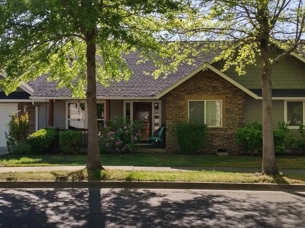 1404 SW Sturgeon Ct, Grants Pass, OR 97527
