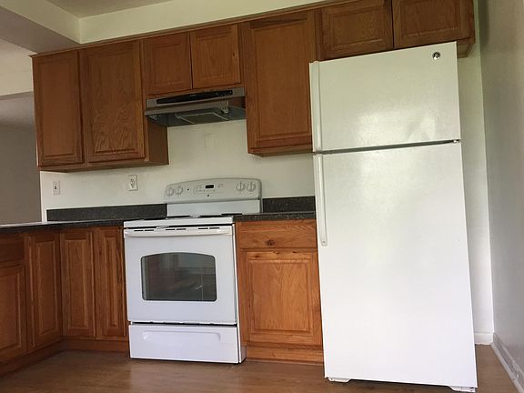 2nd image of 271 Bloomfield Blvd