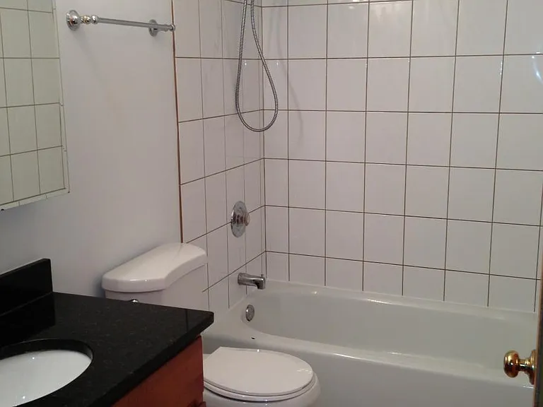 828 S Claremont Ave #2 — Photo 4