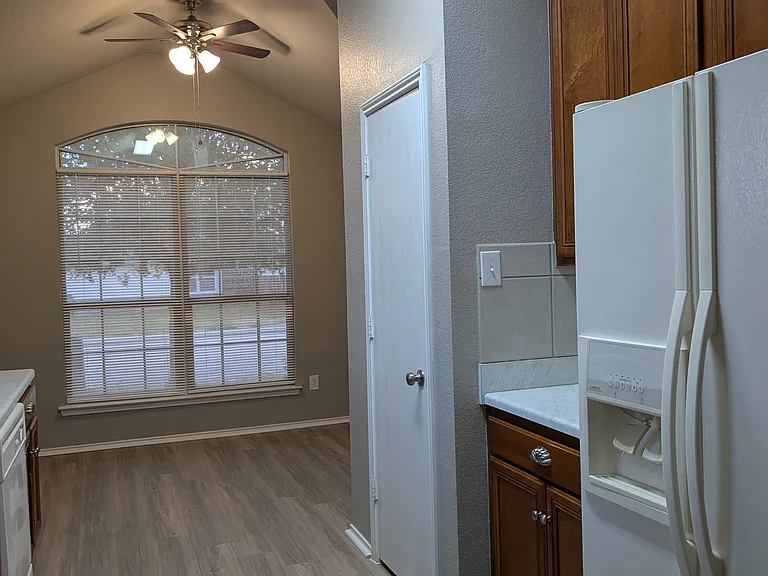525 Oxford Loop — Photo 37
