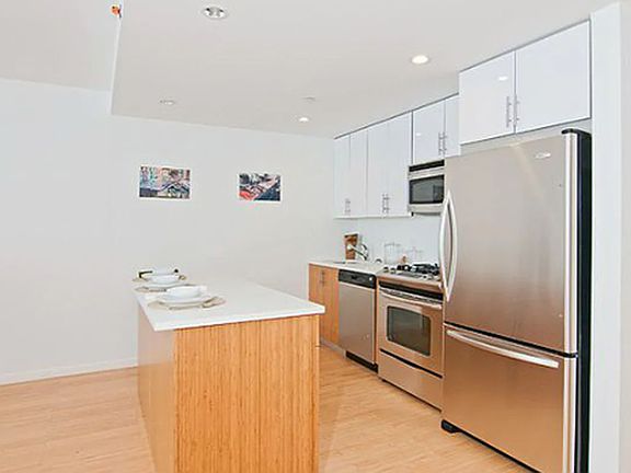 5th image of 112-02 Northern Blvd #6B