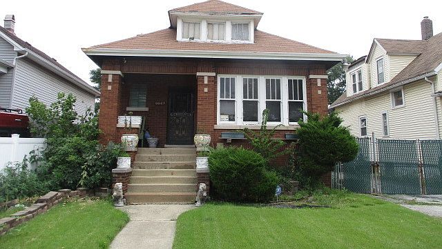 2nd image of 9941 S Beverly Ave