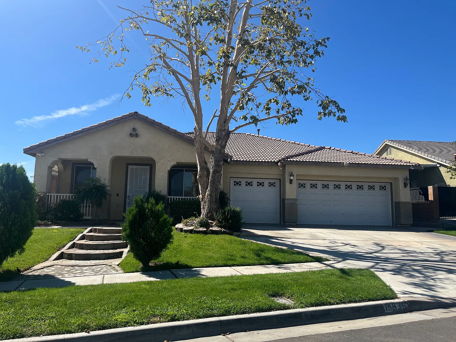 3 bed, 2274 sqft, $2,700 — Photo 1