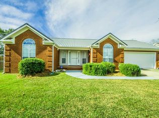 122 Eastwood Dr, Headland, AL 36345