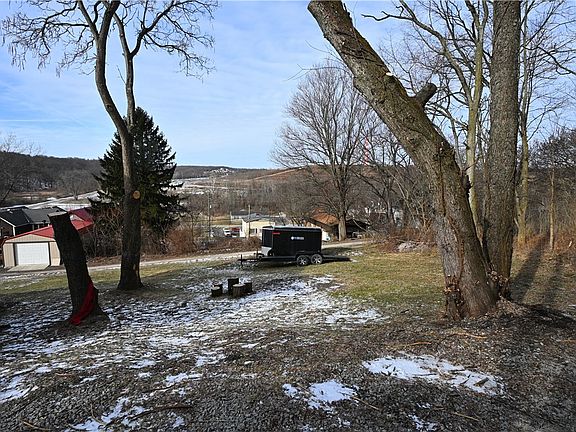 4th image of 27 1st St