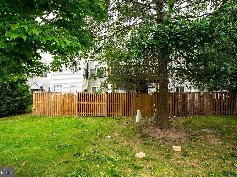 13129 Park Crescent Cir — Photo 34