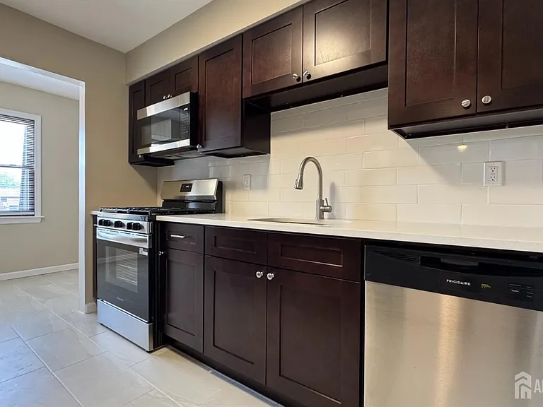 1511 Raspberry Ct — Photo 7