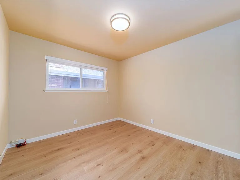 877 Miller Ave — Photo 13