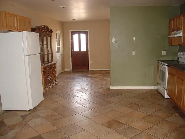 1823 W Fairmount Ave — Photo 10